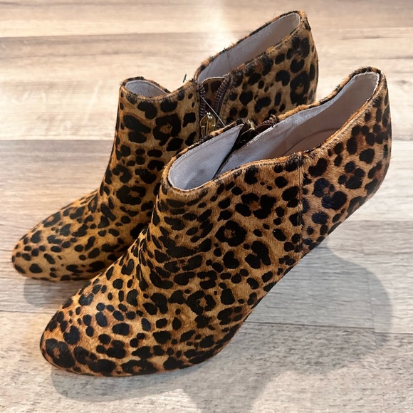 Leopard Print Vince Camuto Ankle Boots - Picture 1 of 5